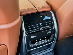 BMW X7 xDrive40i Sports Activity Vehicle 2027