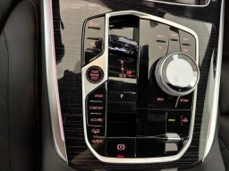 BMW X7 xDrive40i Sports Activity Vehicle 2027