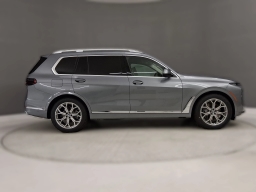 BMW X7 xDrive40i Sports Activity Vehicle 2026