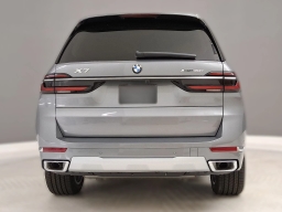 BMW X7 xDrive40i Sports Activity Vehicle 2026