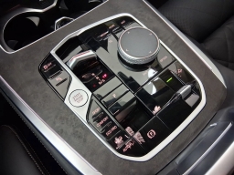 BMW X7 xDrive40i Sports Activity Vehicle 2026