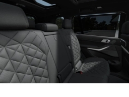 BMW X7 xDrive40i Sports Activity Vehicle 2026