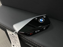 BMW X7 xDrive40i Sports Activity Vehicle 2026