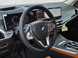 BMW X7 xDrive40i Sports Activity Vehicle 2026
