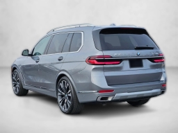 BMW X7 xDrive40i Sports Activity Vehicle 2026