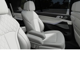 BMW X7 M60i Sports Activity Vehicle 2027