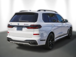BMW X7 M60i Sports Activity Vehicle 2026