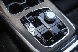 BMW X7 M60i Sports Activity Vehicle 2026