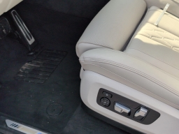 BMW X7 M60i Sports Activity Vehicle 2026