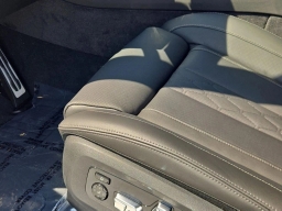 BMW X7 M60i Sports Activity Vehicle 2026