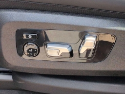 BMW X7 M60i Sports Activity Vehicle 2027
