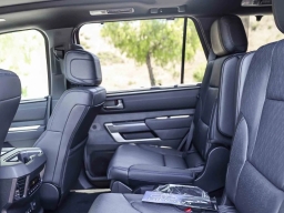 Toyota Sequoia Platinum 4WD (Natl) 2026