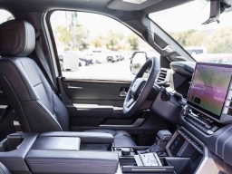 Toyota Sequoia Platinum 4WD (Natl) 2026
