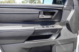 Toyota Sequoia Platinum 4WD (Natl) 2026
