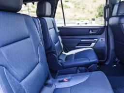 Toyota Sequoia Platinum 4WD (Natl) 2026