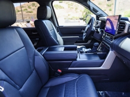 Toyota Sequoia Platinum 4WD (Natl) 2026