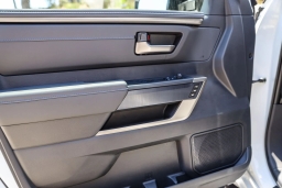 Toyota Sequoia Platinum 4WD (Natl) 2026