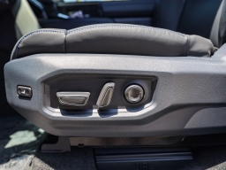 Toyota Sequoia Platinum 4WD (Natl) 2026
