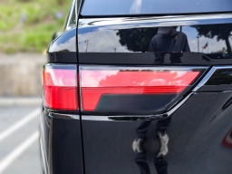 Toyota Sequoia Platinum 4WD (Natl) 2026