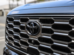 Toyota Sequoia Platinum 4WD (Natl) 2026
