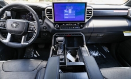 Toyota Sequoia Platinum 4WD (Natl) 2026