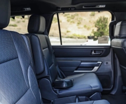 Toyota Sequoia Platinum 4WD (Natl) 2026
