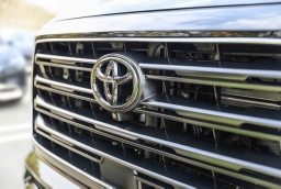Toyota Sequoia Limited 4WD (Natl) 2026