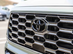 Toyota Sequoia Platinum 4WD (Natl) 2026
