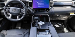 Toyota Sequoia Platinum 4WD (Natl) 2026
