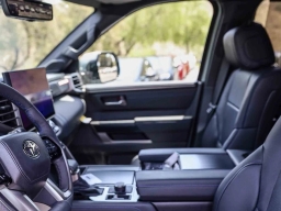Toyota Sequoia Platinum 4WD (Natl) 2026
