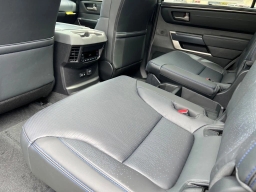 Toyota Sequoia Platinum 4WD (Natl) 2026