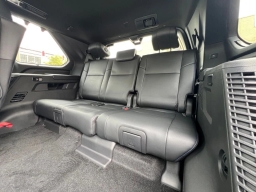 Toyota Sequoia Platinum 4WD (Natl) 2026