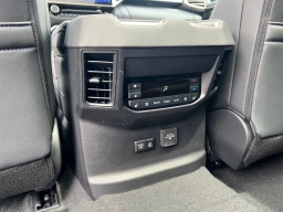 Toyota Sequoia Platinum 4WD (Natl) 2026