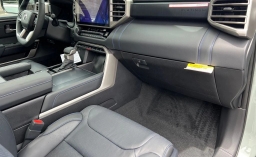 Toyota Sequoia Platinum 4WD (Natl) 2026