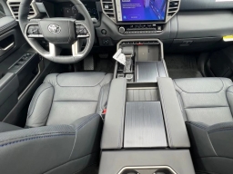 Toyota Sequoia Platinum 4WD (Natl) 2026