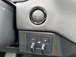 Toyota Sequoia Platinum 4WD (Natl) 2026