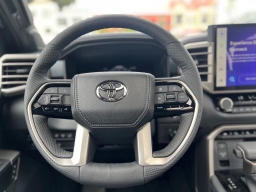 Toyota Sequoia Platinum 4WD (Natl) 2026