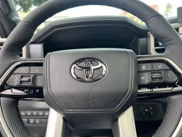 Toyota Sequoia Platinum 4WD (Natl) 2026