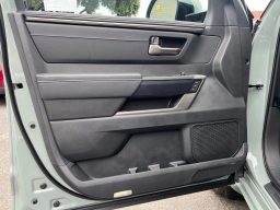 Toyota Sequoia Platinum 4WD (Natl) 2026