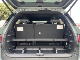 Toyota Sequoia Platinum 4WD (Natl) 2026