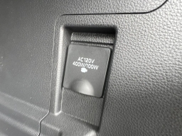 Toyota Sequoia Platinum 4WD (Natl) 2026