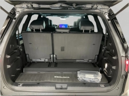 Toyota Sequoia Platinum 4WD (Natl) 2026