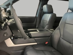 Toyota Sequoia Platinum 4WD (Natl) 2026