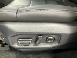 Toyota Sequoia Platinum 4WD (Natl) 2026