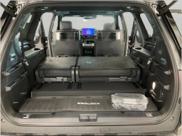Toyota Sequoia Platinum 4WD (Natl) 2026