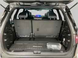 Toyota Sequoia Platinum 4WD (Natl) 2026
