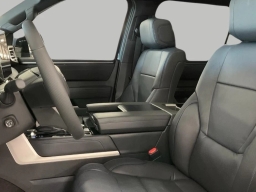 Toyota Sequoia Platinum 4WD (Natl) 2026