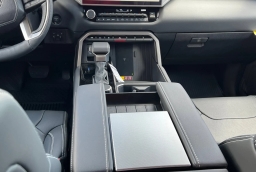 Toyota Sequoia Limited 4WD (Natl) 2026