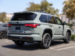 Toyota Sequoia Platinum 4WD (Natl) 2026