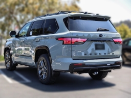 Toyota Sequoia Platinum 4WD (Natl) 2026